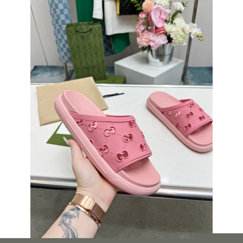 G*u*i slippers
